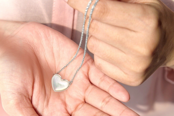 <center>Why Handmade Jewelry is the Most Thoughtful Valentine’s Day Gift</center>