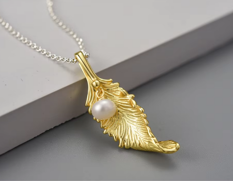 Pearl Long Leaf Pendant