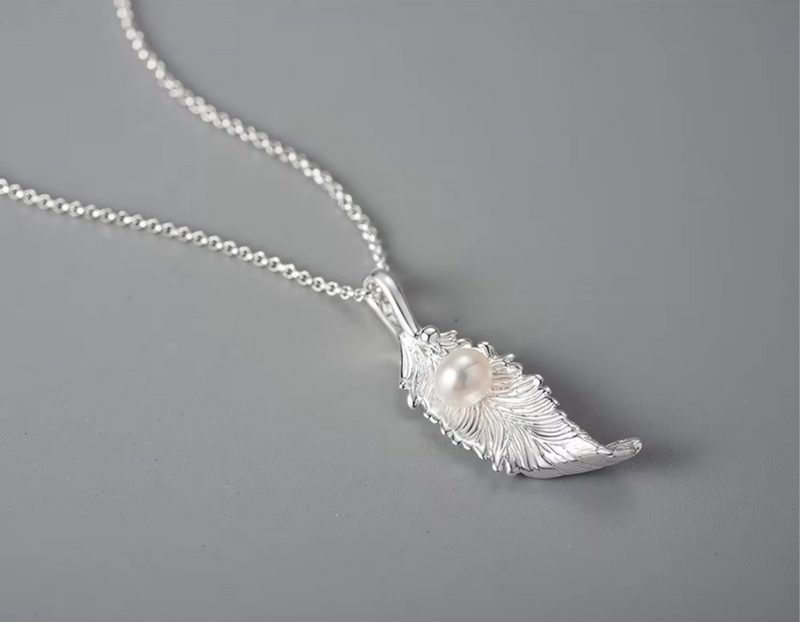 Pearl Long Leaf Pendant