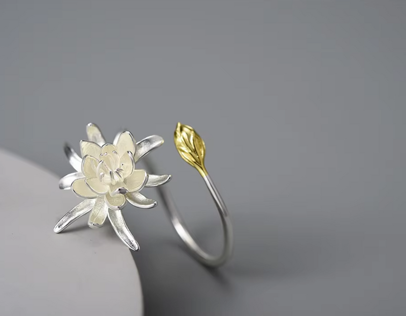 Night-Blooming Cereus Flower Dangle Ring